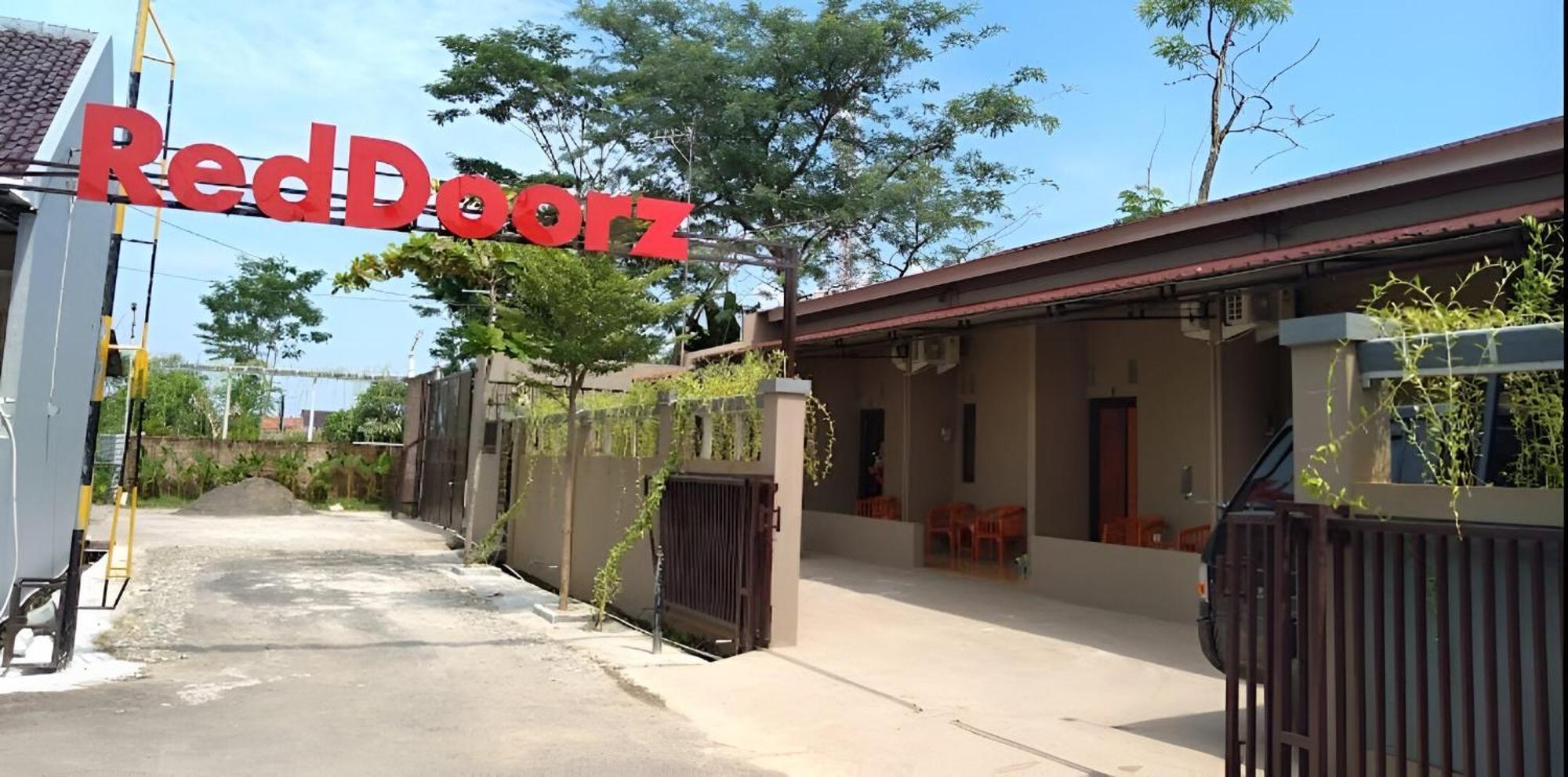 Reddoorz Syariah Near Exit Tol Pemalang Comal 2 Otel Dış mekan fotoğraf